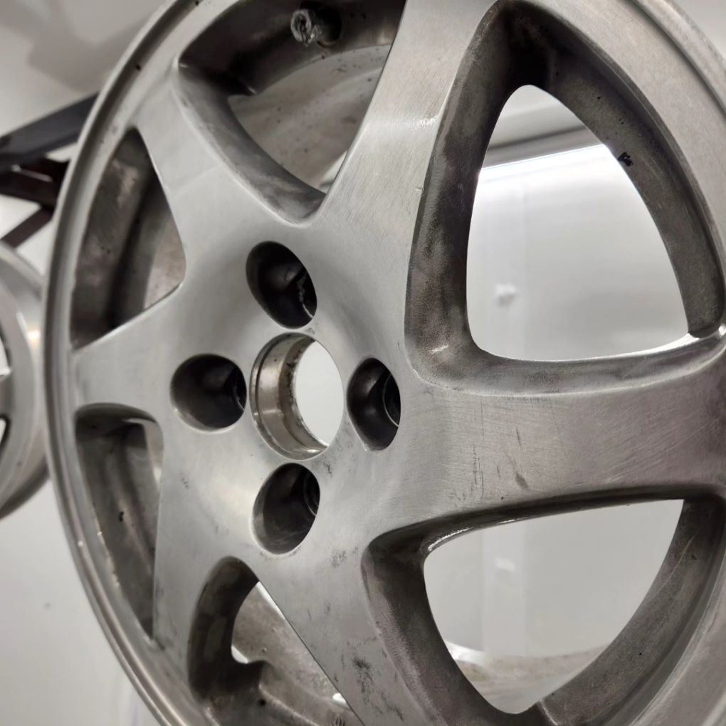 A close up of the rim of a car